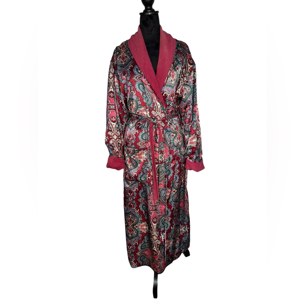 Victoria’s Secret 💗 paisley robe 👘
